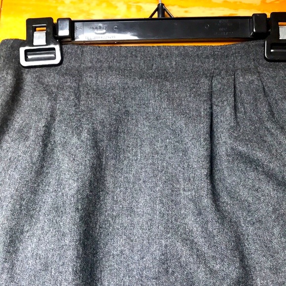 Design assets gray wool skirt size 4 - Picture 2 of 5